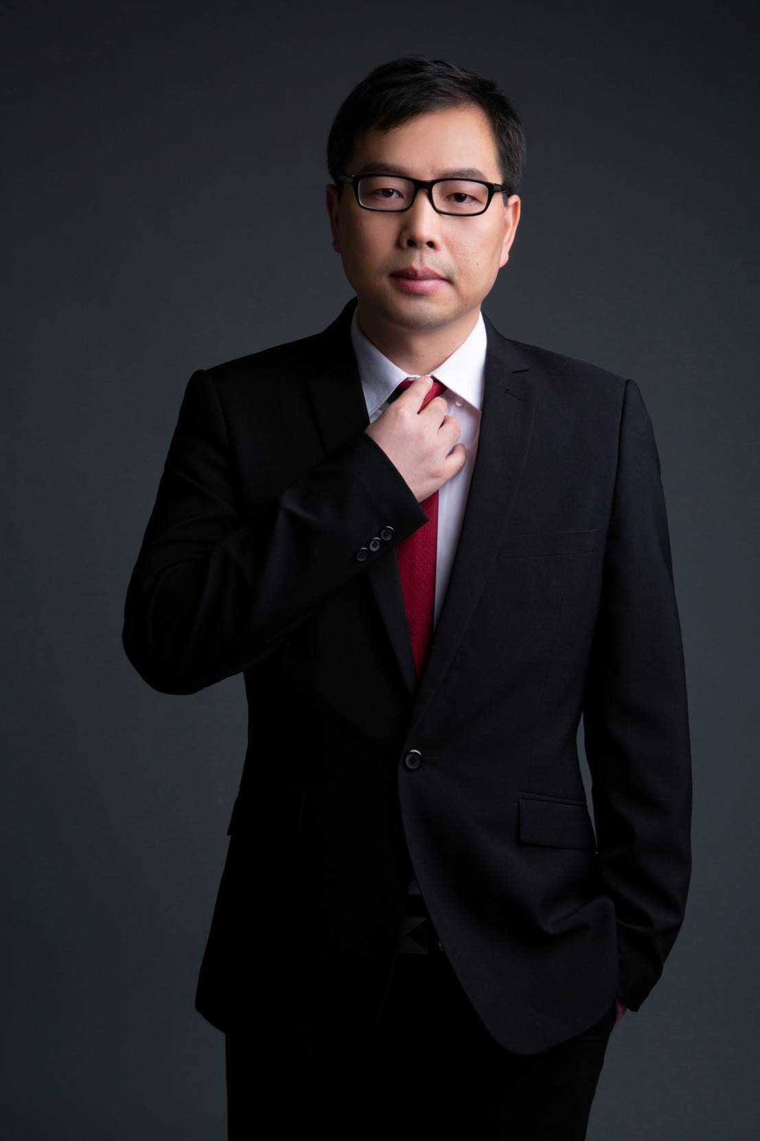 李衛澤形像照.jpg