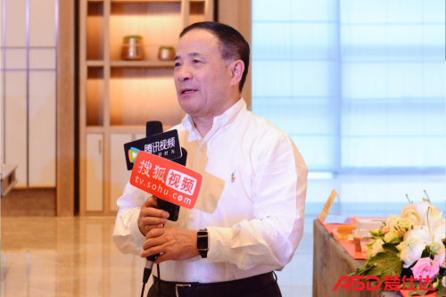 愛仕達股份有限公司董事長陳合林接受媒體采訪